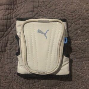 pocket wrist wallet. 🏃🏻‍♀️